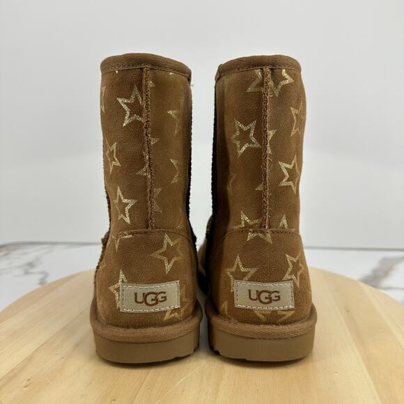 UGG Classic Short II Big Kids Winter Boots Stars Chestnut Water Resistant US 6 - Picture 3 of 10